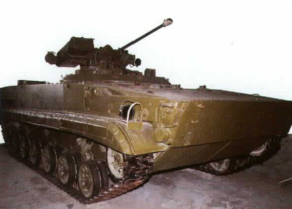 L'Objekt 688, écarté à cause de son armement trop proche du BMP-2, possède déjà la caisse du futur BMP-3