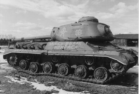 IS-2 capturé par l'armée allemande. On imagine sans mal le courage nécessaire pour attaquer dans de telles conditions