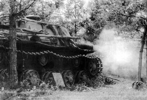 Le SU-152 joue la carte de l'embuscade à courte portée pour détruire ses adversaires