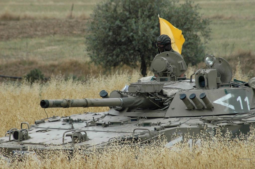 Le BMP-3 aligne un armement très imposant pour un blindé d'accompagnement d'infanterie