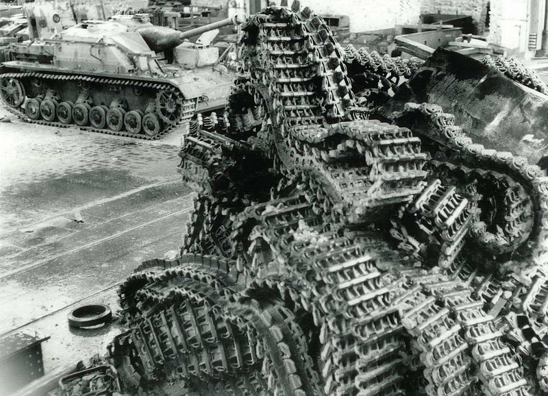 Le StuG IV, similaire en gabarit à son prédécesseur, est rapide à produire