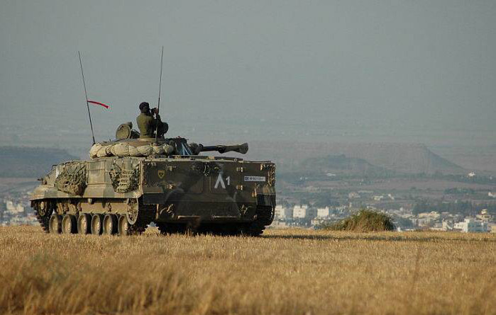 L'allonge du canon de 100 mm permet au BMP-3 d'occuper efficacement le terrain