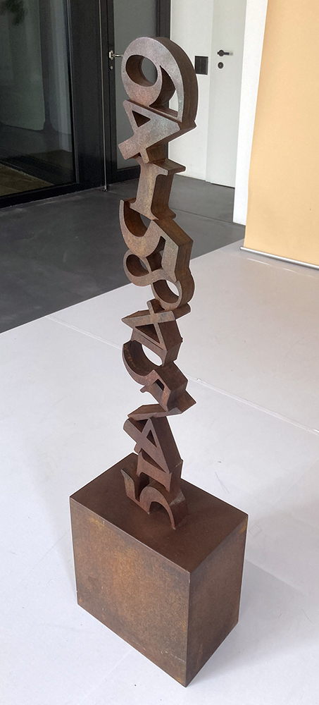 Vertical sculpture Steli 2.0 by Paolo Grassi, featuring an ascending rhythm of oxidized numbers in Corten steel.