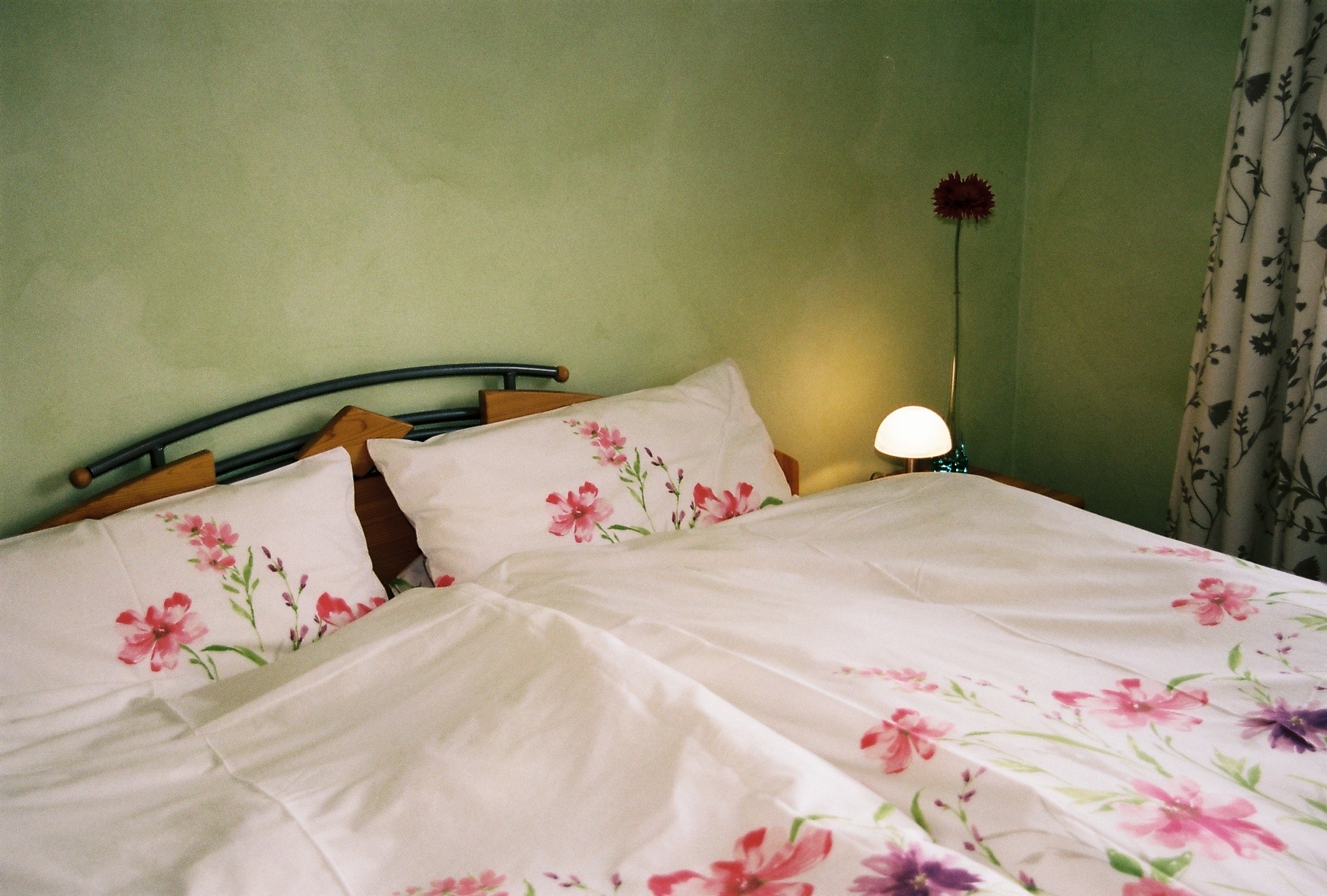 Das Schlafzimmer - www.fewosamwald.de