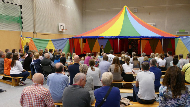 Wie im vergangenenen Jahr gastiert der Zirkus der Stadtjugendpflege in der Lilli-Henoch-Halle