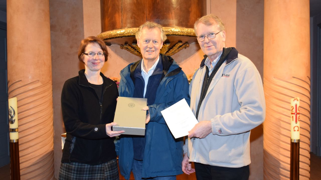 Probst Dr. Melzer brachte neue LutherBibel nach Quickborn Quickborn1