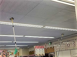 防カビ剤コーティング作業中