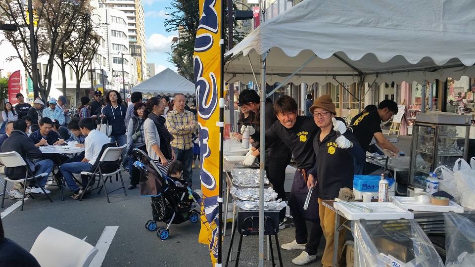 カメラポーズはいいから仕事しましょうね