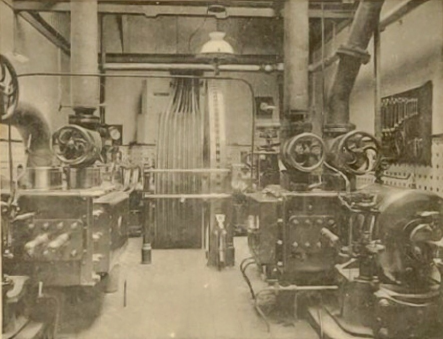 De machinekamer van de Calvéfabrieken aan de Wateringseweg, 1902