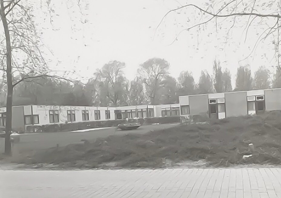 Nieuw paviljoen 't Korft van het Sint Jorisgasthuis aan de Sint Jorisweg. 1985