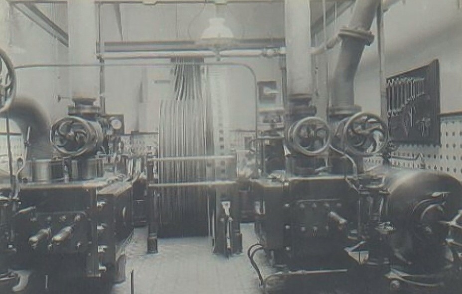 De machinekamer van Calvé aan de Wateringseweg. 1900