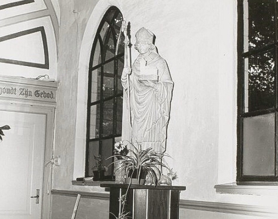 Interieur van de kapel van het binnengesticht van het Sint Joris Gasthuis aan het Koningsplein.1983