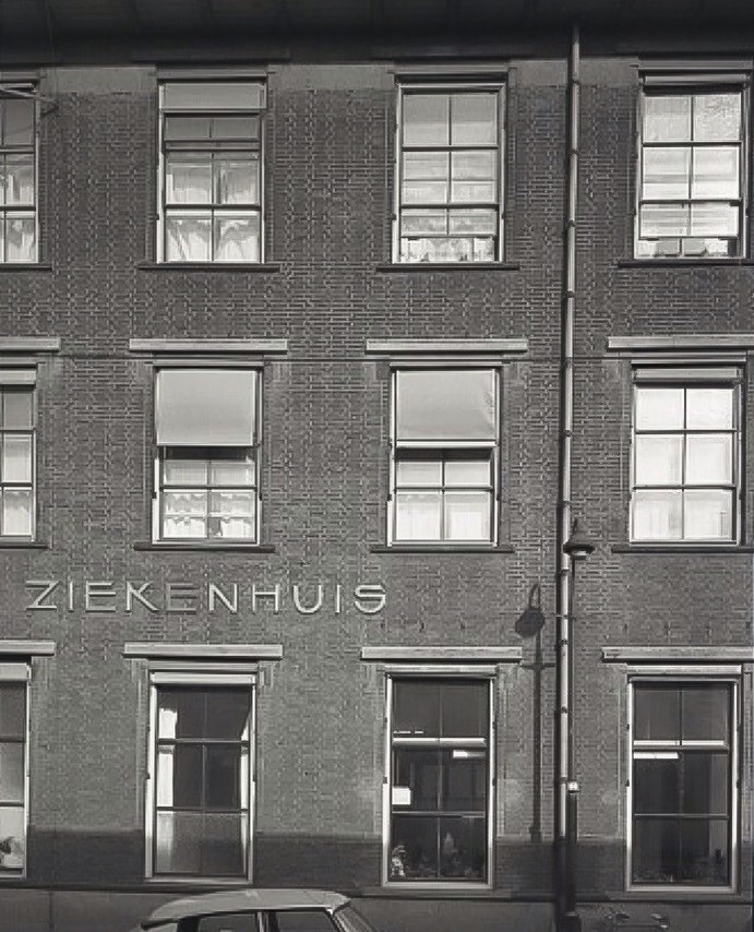 Het Sint Hippolytus Ziekenhuis aan de Phoenixstraat 66.  1960-1962