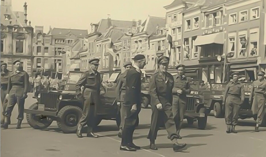Prins Bernhard brengt na de Tweede Wereldoorlog op zijn verjaardag een bezoek aan Delft. In de Nieuwe Kerk aan de Markt zal hij een krans leggen.29 juni 1945