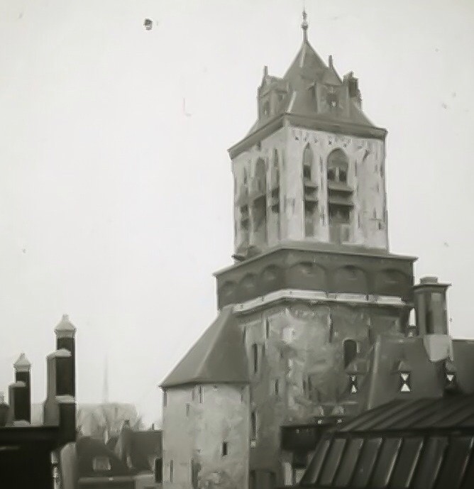 Het verwijderen van de klokken uit het Stadhuis door de Duitsers tijdens de Tweede Wereldoorlog. 5 januari 1943