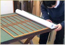 障子の作業風景：東京都葛飾区東堀切の畳店、タカハシ