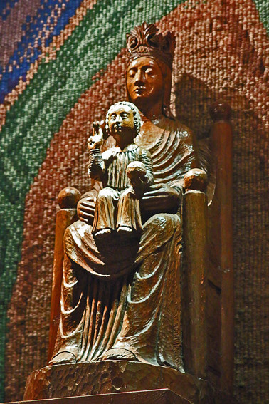 Notre Dame de Sous Terre- vierge noire-Crypte de la basilique de Chartres ( Eure et Loir)