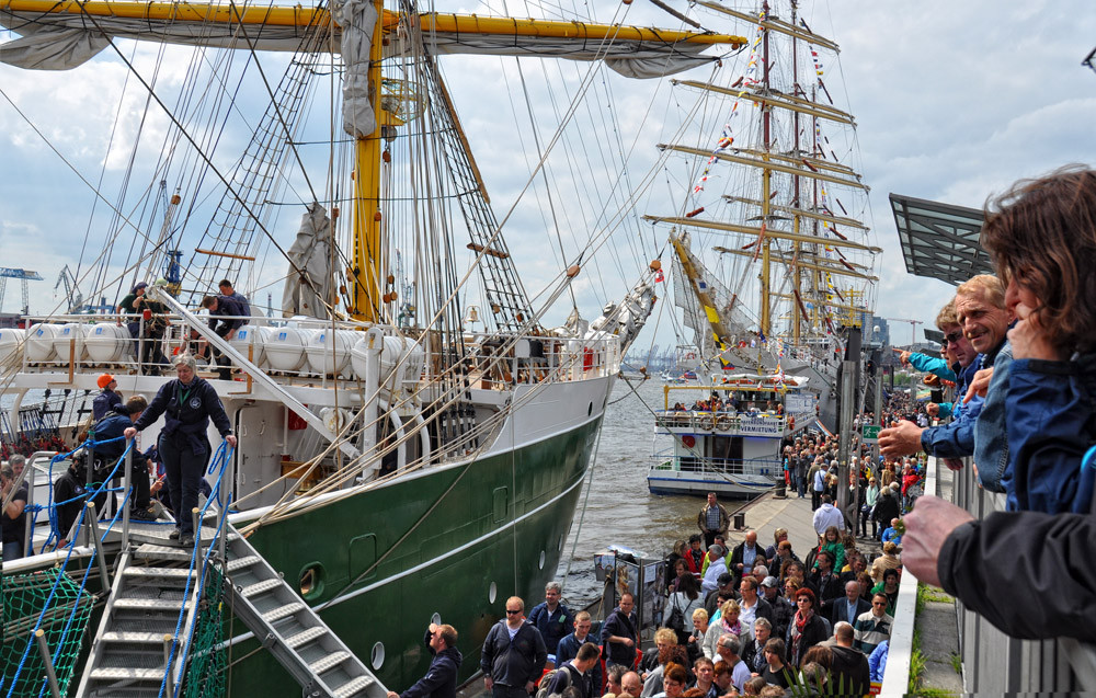 Ein Segelschiff nach dem anderen..., traumhaft !