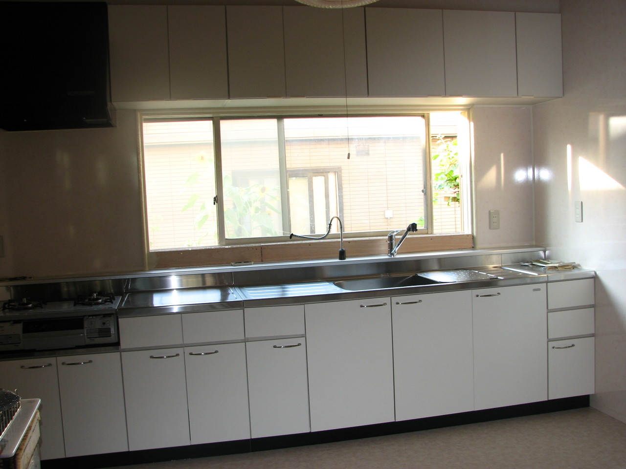 分割キッチン、セパレートキチン - ウドデッキ・フェンス・カーポート