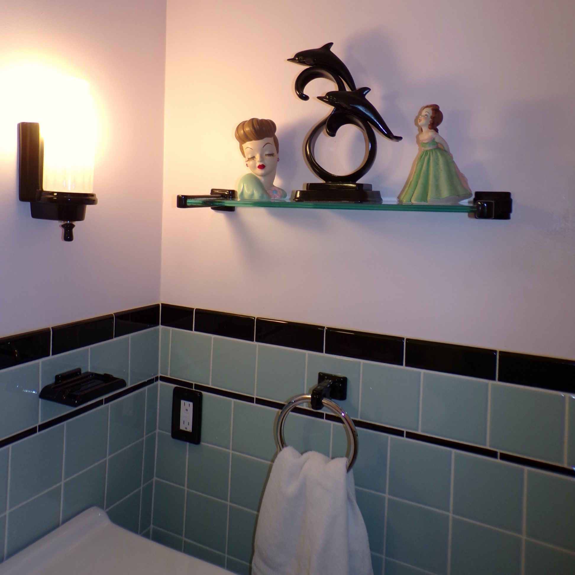 Retro Blue Bathroom - 1663936952