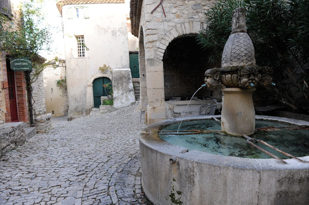 ... Séguret, Gigondas, Rasteau, Cairanne... à 20 min.