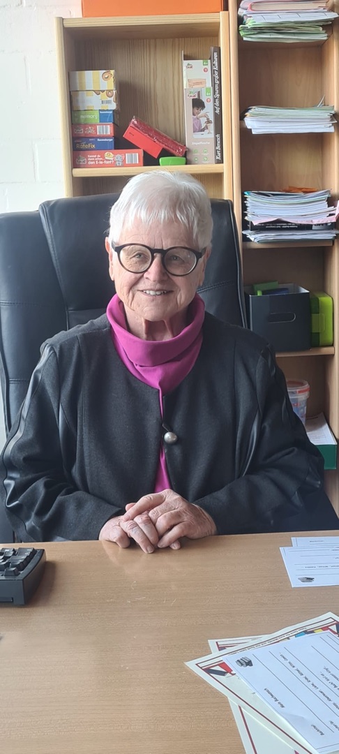 Ehemalige Lehrerin und Büchereigründerin der MS Gemünden (Karin Konrad)