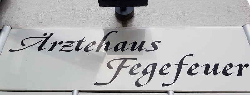 Naja, hier würde ich mir einen Arztbesuch gut überlegen...