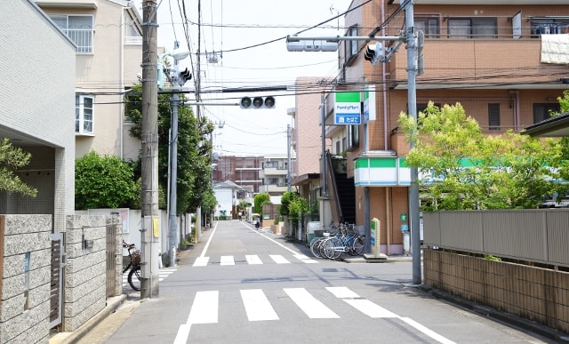 交差点付近の風景