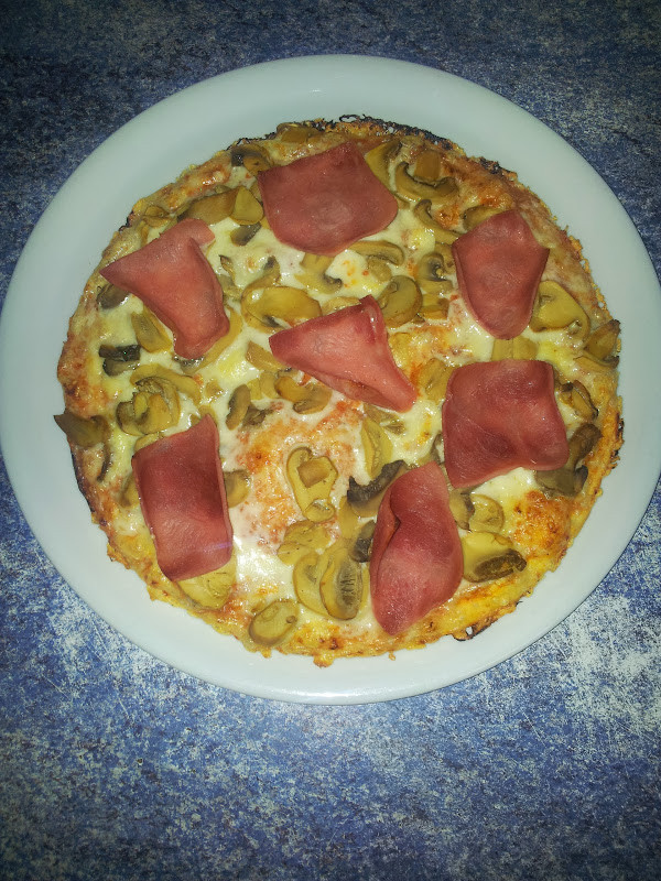 Nº9 Pizza Funghi Prosciutto..8,00€