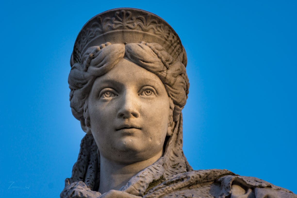 210mm Tele, ISO 100, f/5.6 , 1/160 Sek.
