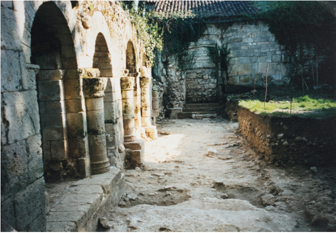 Image des fouilles du cloître en 2003