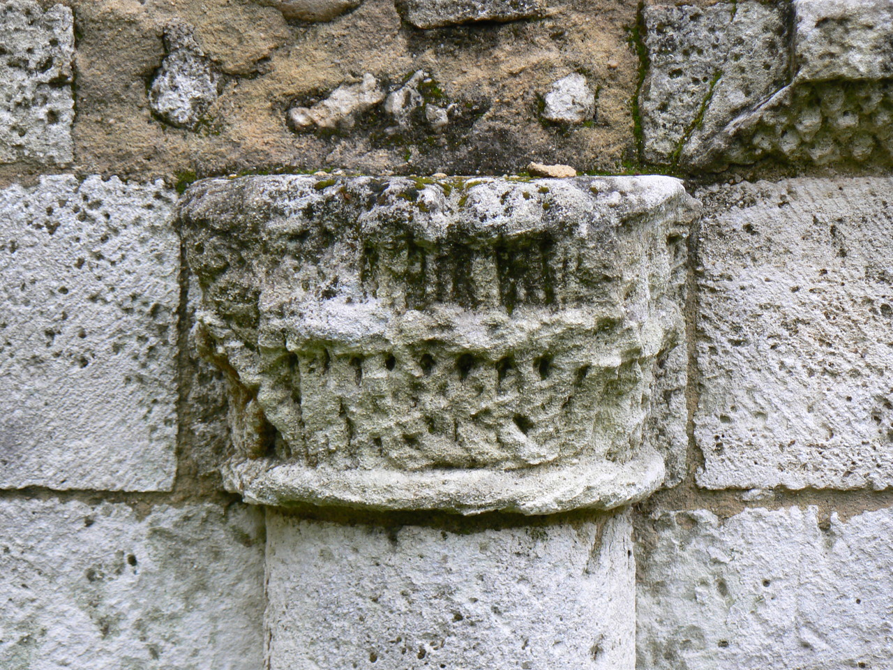 Chapiteau à feuillages galerie Est du cloître XII°S