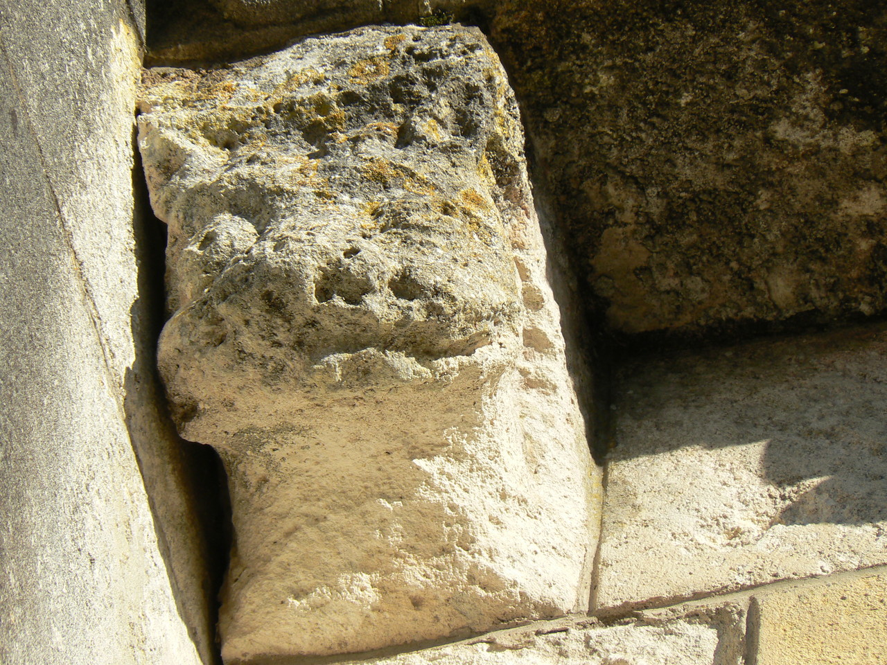 modillon de la corniche inférieure XII°S