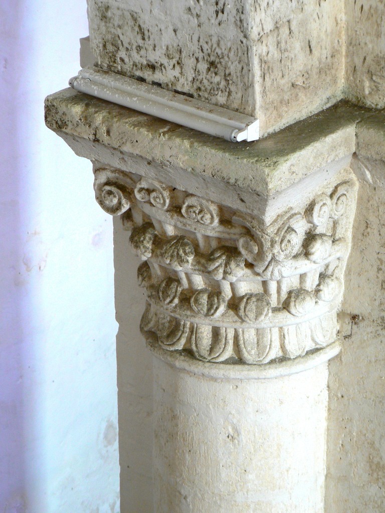 Chapiteau à feuillages de la nef milieu XII°S