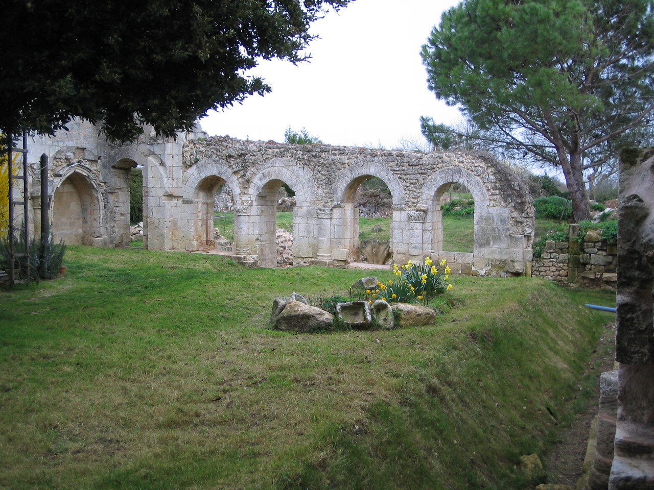 Vue d'ensemble de la galerie Est du cloître