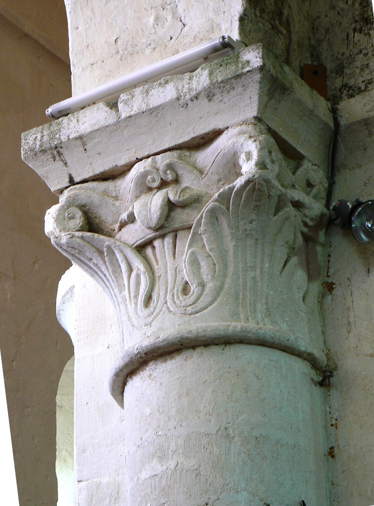 Chapiteau à feuillages de la nef milieu XII°S