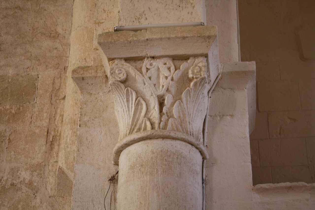 Chapiteau à feuillages de la nef milieu XII°S