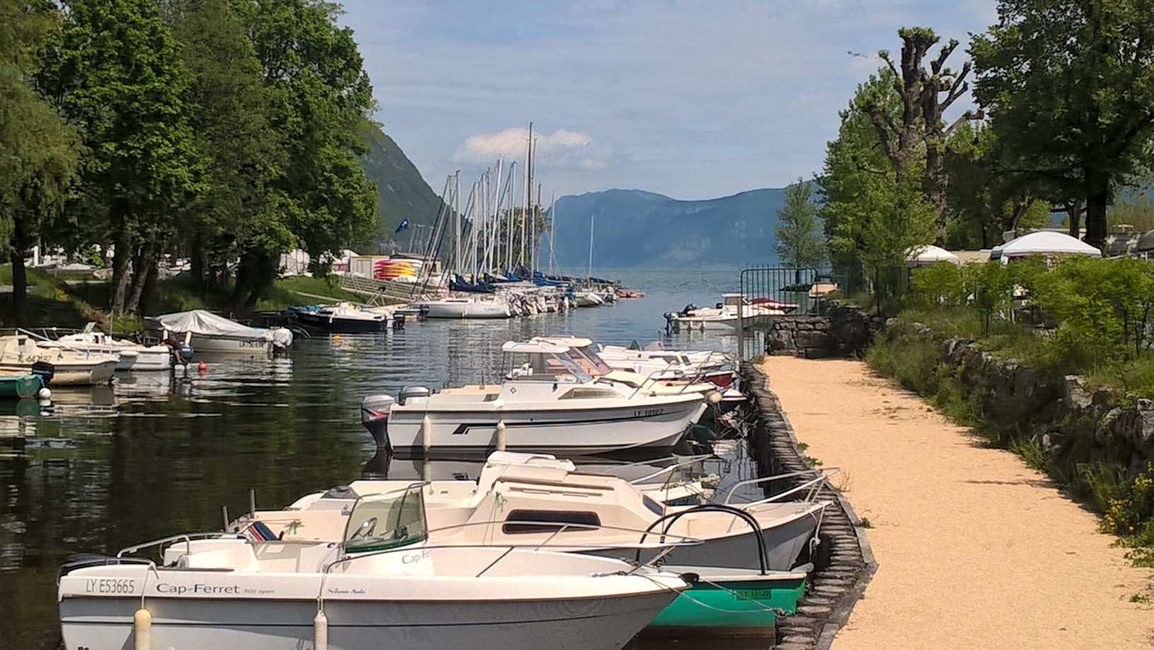 Le Camping Camping de l'île aux cygnes Lac du Bourget