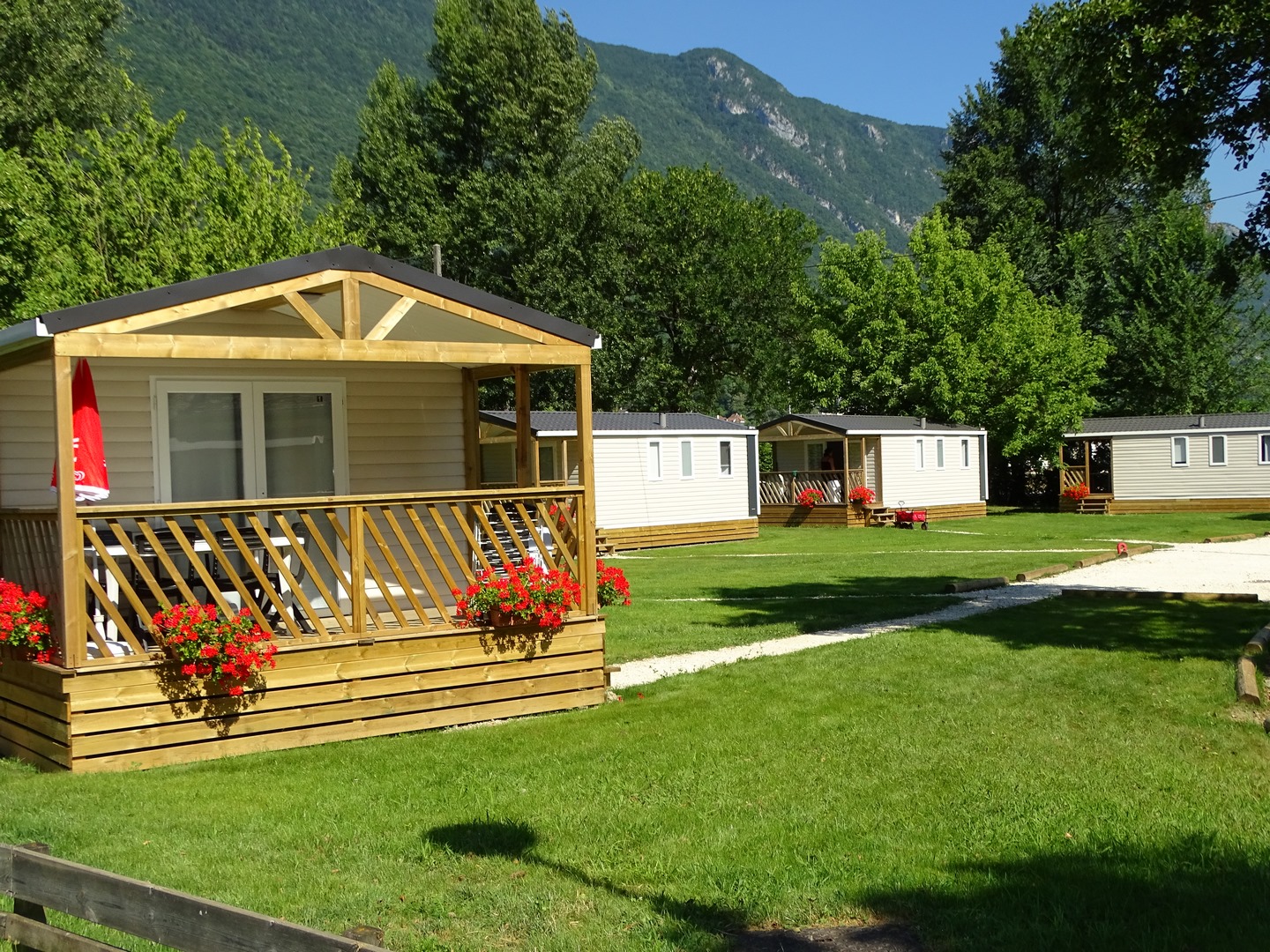 Le Camping Camping de l'île aux cygnes Lac du Bourget