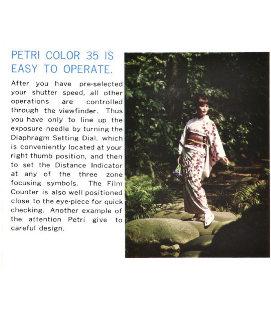 -「Petri Color 35は操作が簡単です」- 　シャッタースピードが決まったら、他の操作はすべてお任せ。ファインダーを覗いて操作する ファインダーを覗いたまま操作できます。 そのため 右手親指の位置にある絞りセッティングダイヤルを回して露出針を調整し、距離計を3つのゾーンフォーカスマークに合わせるだけでいいのです。 また、また、フィルムカウンターは、ファインダー枠の左脇に配置し、すぐに確認できるようにしています。ペトリ社のデザインへのこだわりが感じられる１例です。