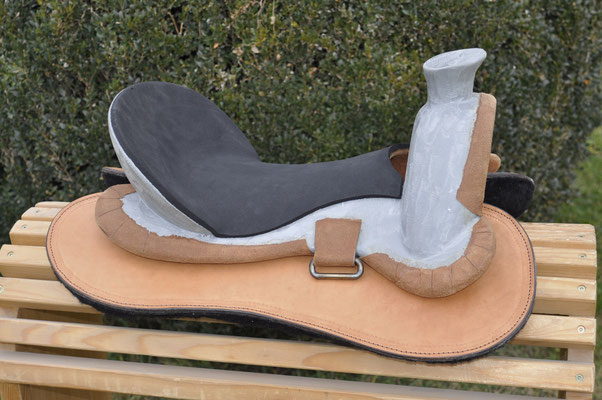 Sättel mit flexiblen Trachten
