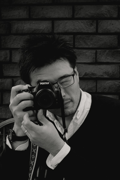 彼はPENTAXの一眼レフを持参し