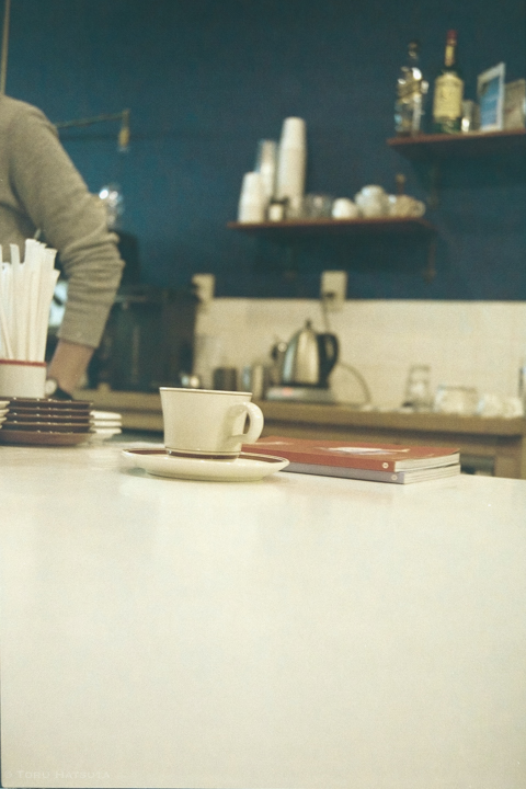 桜上水 Megane Coffee メガネコーヒーのカウンター|Rollei35T Fujifilm 業務用100