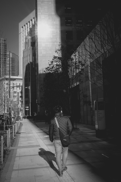 暖かなタイから帰国した彼には、東京の寒さがひとしお