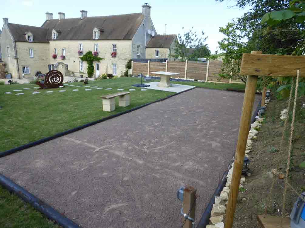 Le terrain de pétanque