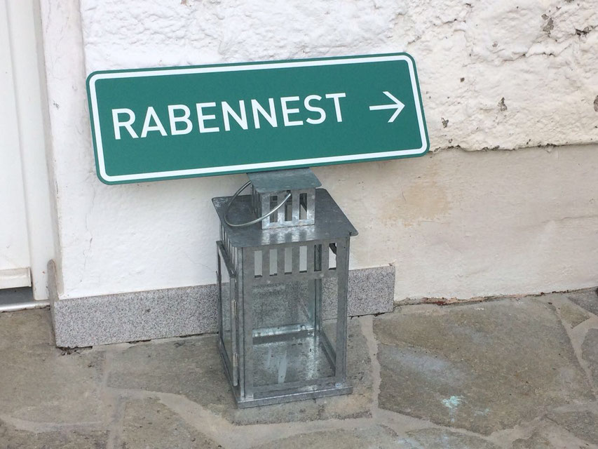 Foto des Hauseingangs Rabennest