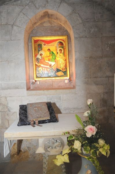 Altar dentro de la Gruta de la Natividad de la Virgen