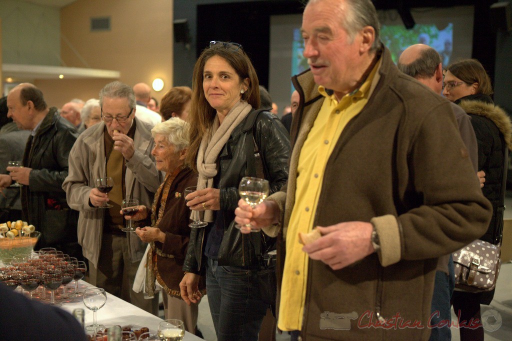 Marie Huguenin, journaliste, écrivaine publique; Jean-François Subra, ancien élu. Vin d'honneur pour l'honorariat de Simone Ferrer et Gérard Pointet, anciens Maires de Cénac, vendredi 3 avril 2015