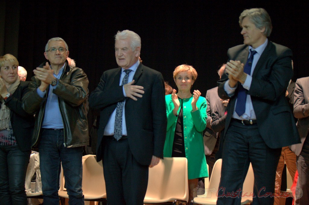 Applaudissements longs et chaleureux de l'assemblée à Philippe Madrelle. Meeting "Majorité départementale" aux élections départementales de la Gironde, Blasimon, 9 mars 2015