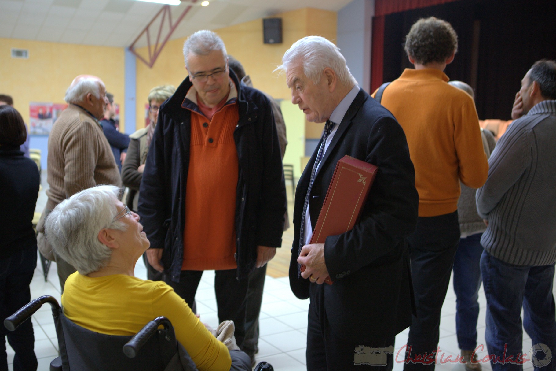 Poursuite des conversations avec d'autres personnes et Philippe Madrelle, Sénateur, Président du Conseil général de la Gironde. Meeting "Majorité départementale" aux élections départementales de la Gironde, Blasimon, 9 mars 2015